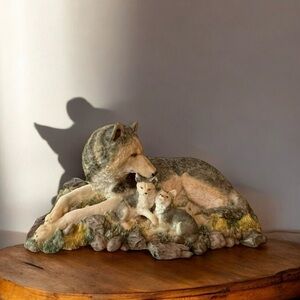 Large Vtg Resin Sculpture of Mother Wolf & Cubs – Collectible Display Décor 12"H